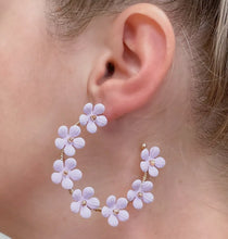 Load image into Gallery viewer, Matte Flower Earrings
